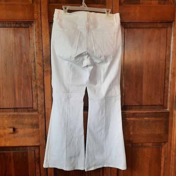 🛍 NWT Express 70s Flare Mid-rise white denim jeans size 12 short - Picture 9 of 15